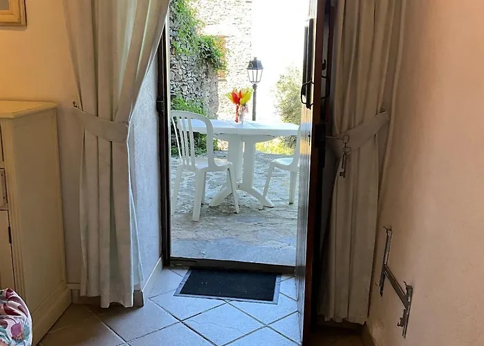 Casuccia Piazza Di I Fiori * Penta di Casinca